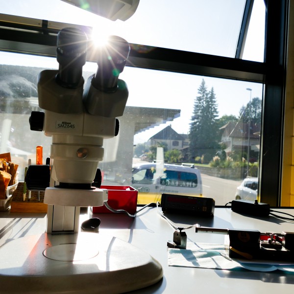 Henri Frei - Fournitures horlogeres - microscope